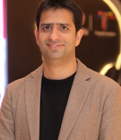 Vikram Khanna-min